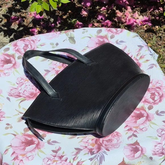 LOUIS VUITTON SAINT JACQUES Textured TOTE - Picture 9 of 16